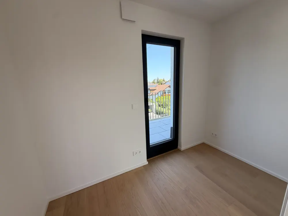 Exklusive 2-Zimmer-Neubauwohnung im Menzinger Duo, große Dachterrasse, Luxusküche mit Miele-Geräten