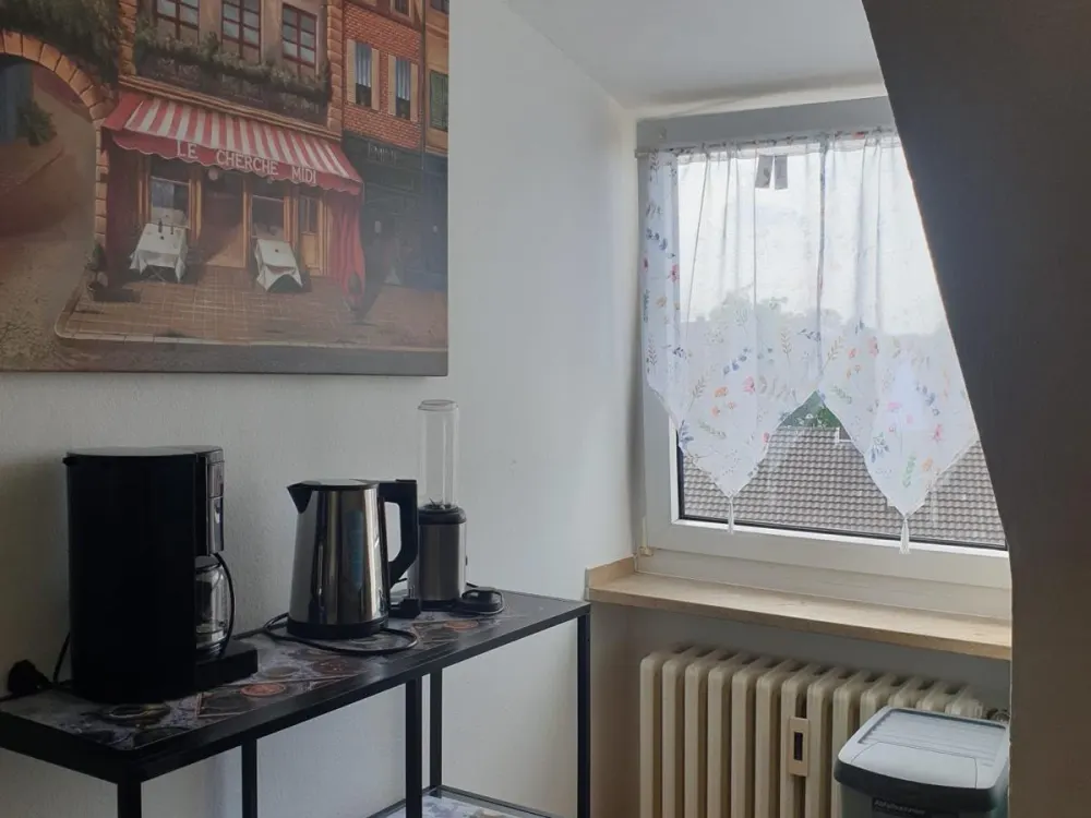 VOLLMÖBILIERTE WOHNUNG RHEINSTR