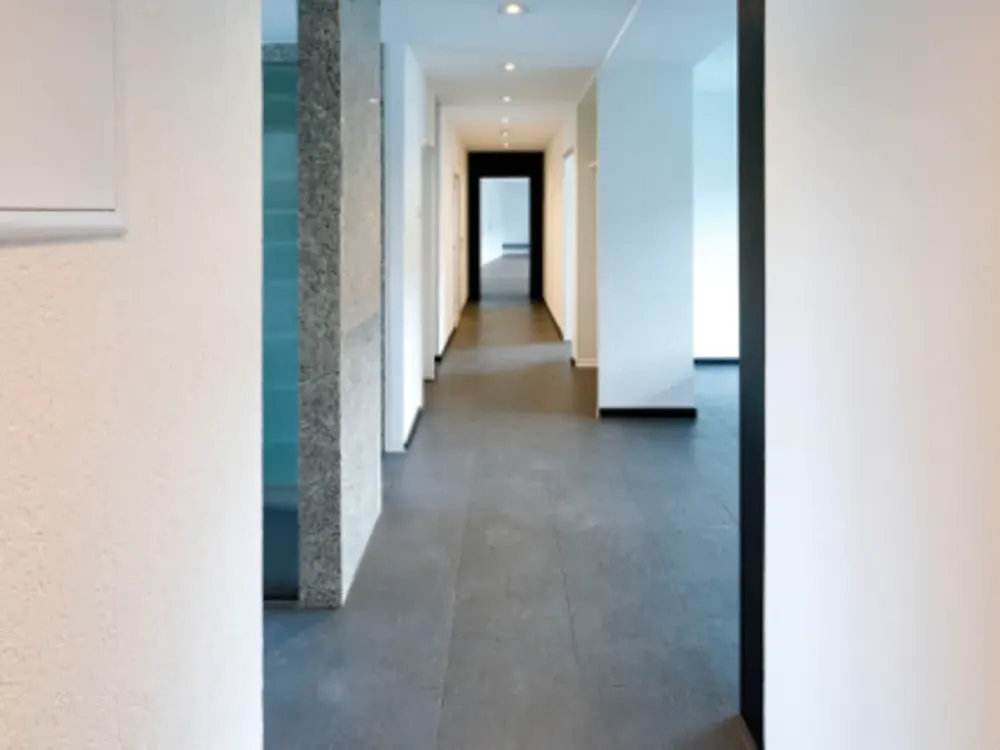 sanierte, individuelle, gehobene 5-Zimmer-DGW mit EBK und Bar