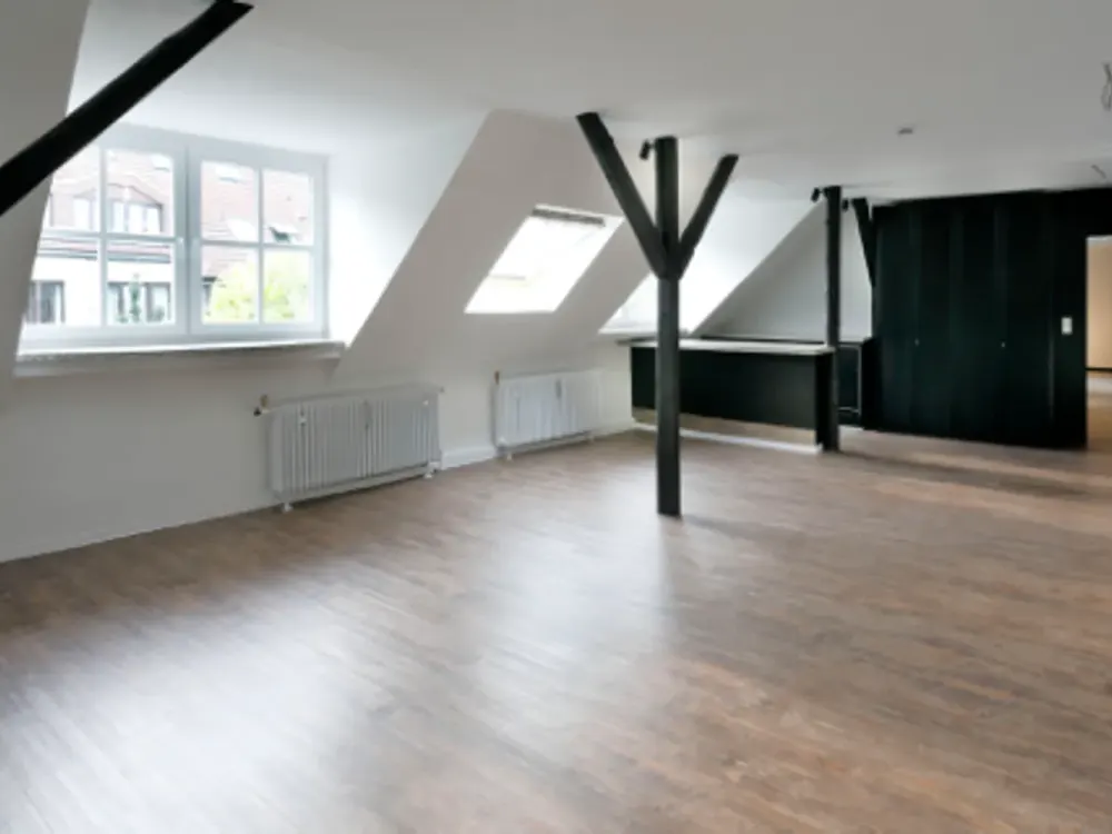 sanierte, individuelle, gehobene 5-Zimmer-DGW mit EBK und Bar