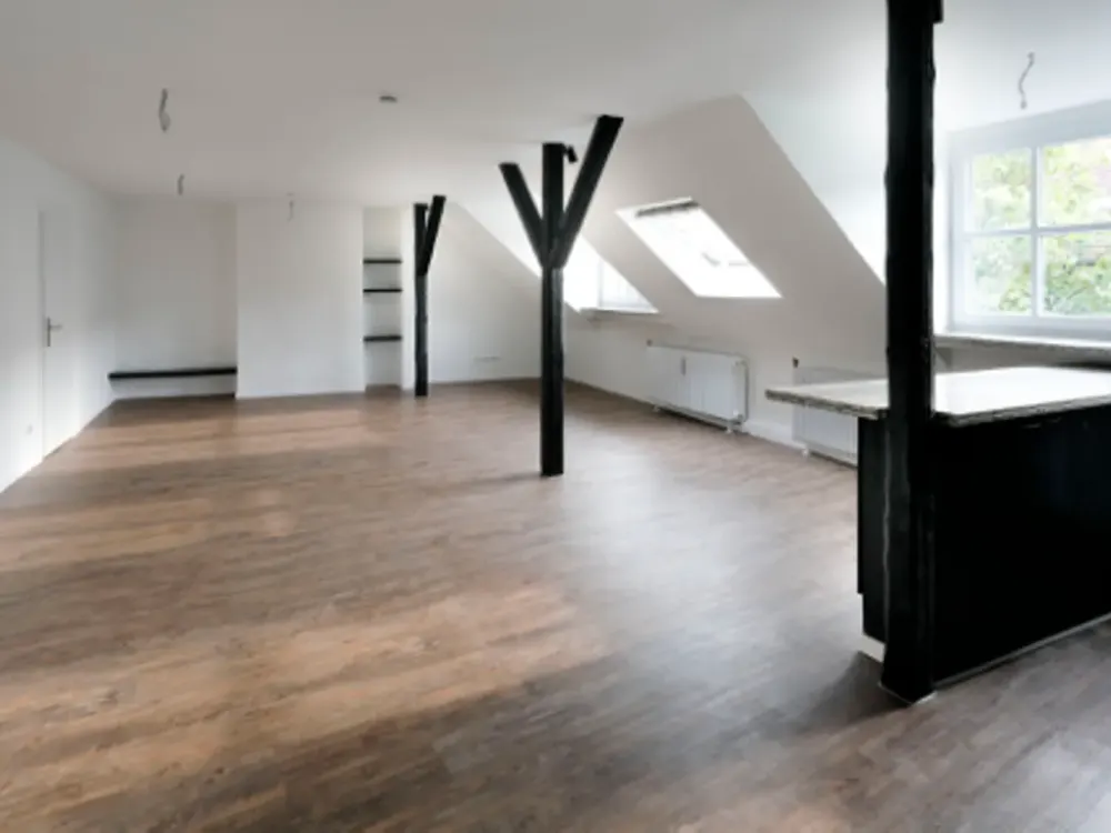 sanierte, individuelle, gehobene 5-Zimmer-DGW mit EBK und Bar