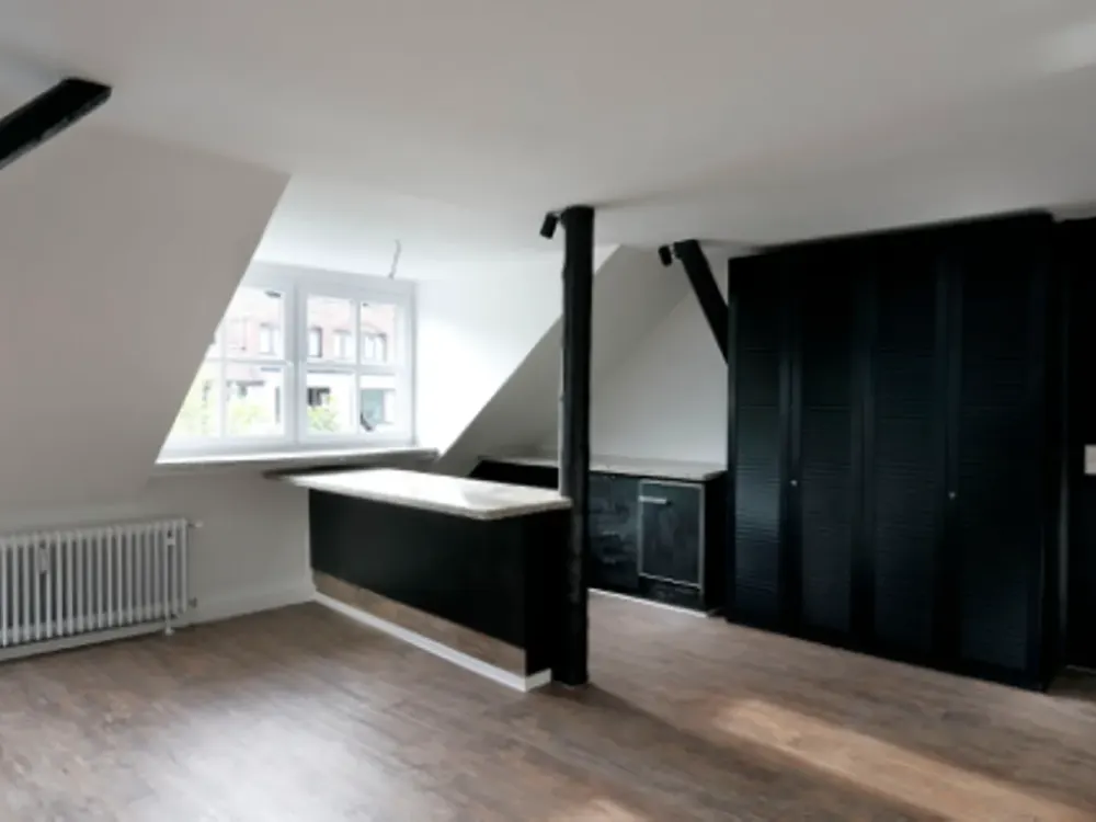 sanierte, individuelle, gehobene 5-Zimmer-DGW mit EBK und Bar