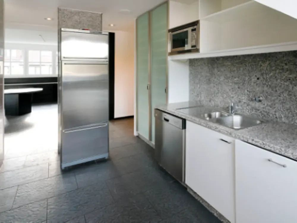 sanierte, individuelle, gehobene 5-Zimmer-DGW mit EBK und Bar