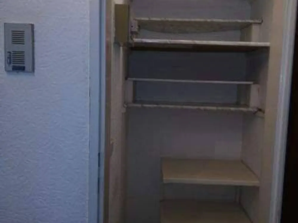 2 Zimmer Wohnung mit Balkon - U-Bahn vor der Haustüre