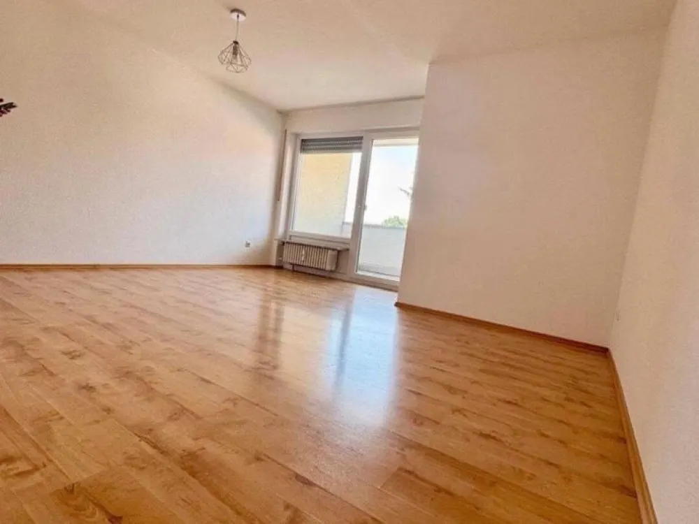 Geräumige 1-Zi-Whg mit Küche,Balkon, Stellplatz in Nbg-Altenfurt