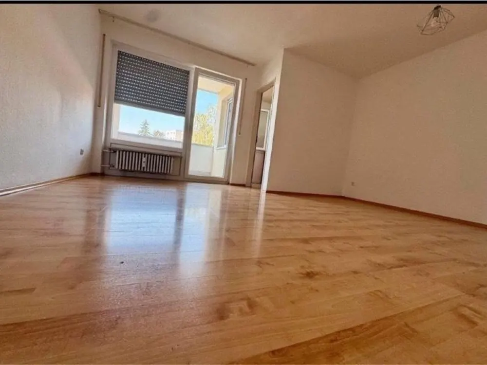 Geräumige 1-Zi-Whg mit Küche,Balkon, Stellplatz in Nbg-Altenfurt