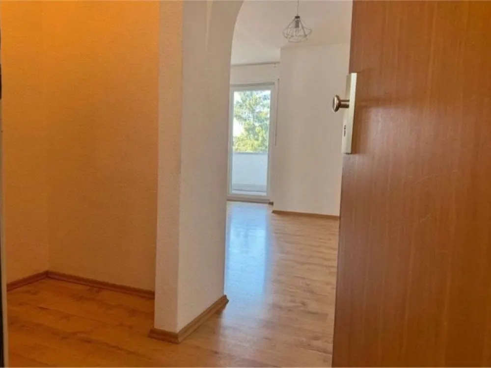 Geräumige 1-Zi-Whg mit Küche,Balkon, Stellplatz in Nbg-Altenfurt