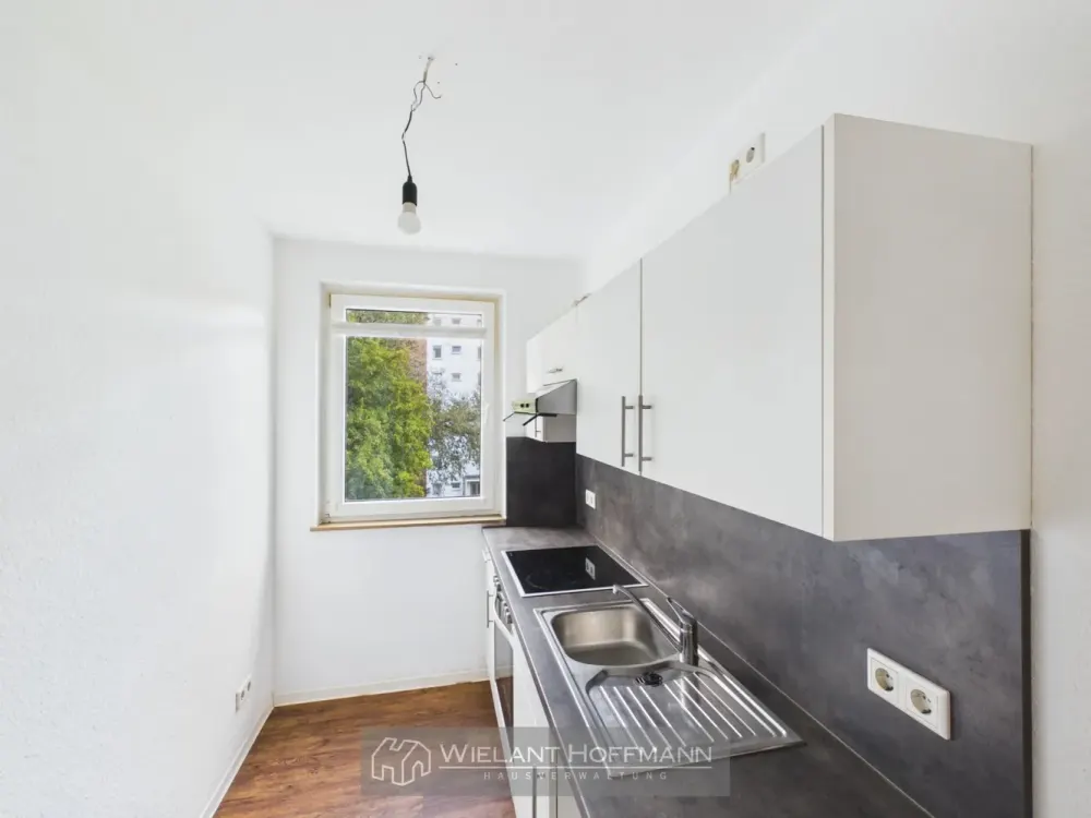 Sunny 2-Room Apartment on Upper Floor in Norderstedt for Rent!