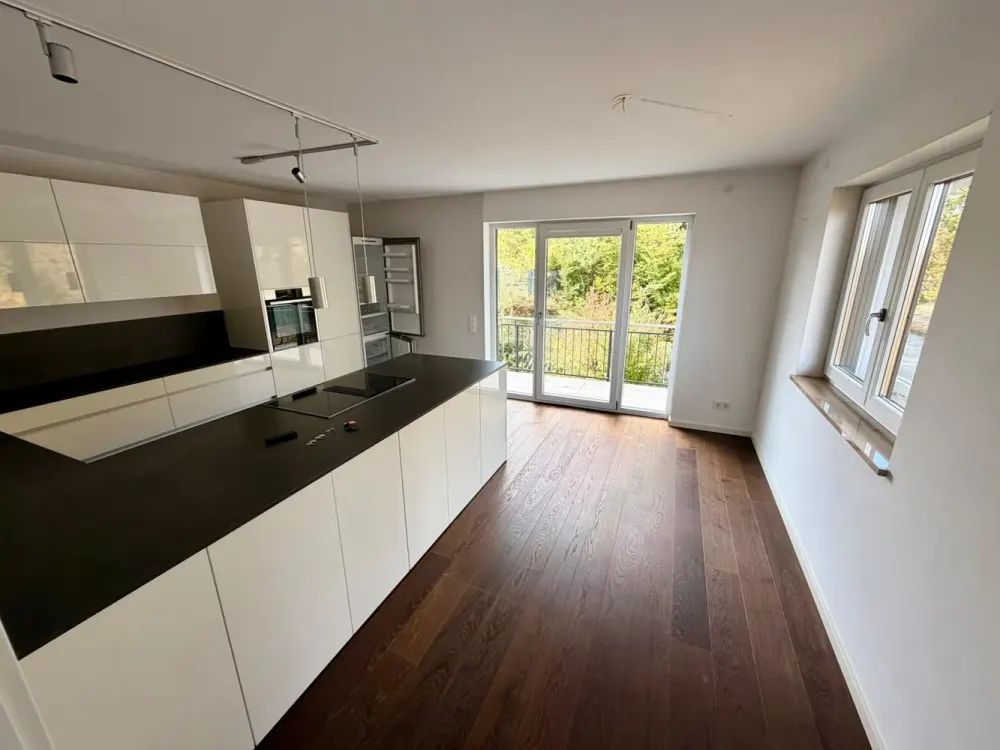 neu renovierte 2,5-3,5 Zimmer DG Maisonettewhg. mit 2 Balkonen in bevorzugter Lage von Oberhaching