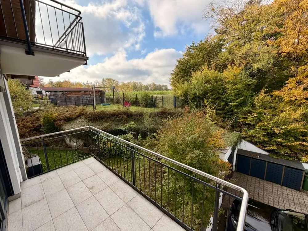 neu renovierte 2,5-3,5 Zimmer DG Maisonettewhg. mit 2 Balkonen in bevorzugter Lage von Oberhaching
