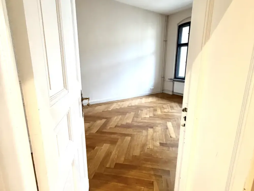 Wunderschöne Altbauwohnung mit Balkon in bester Lage