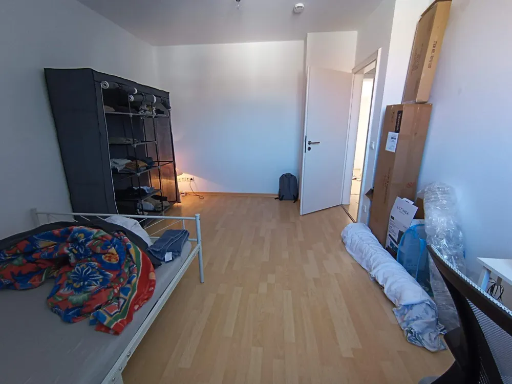 **2 Furnished Room in a 3-Room Apartment