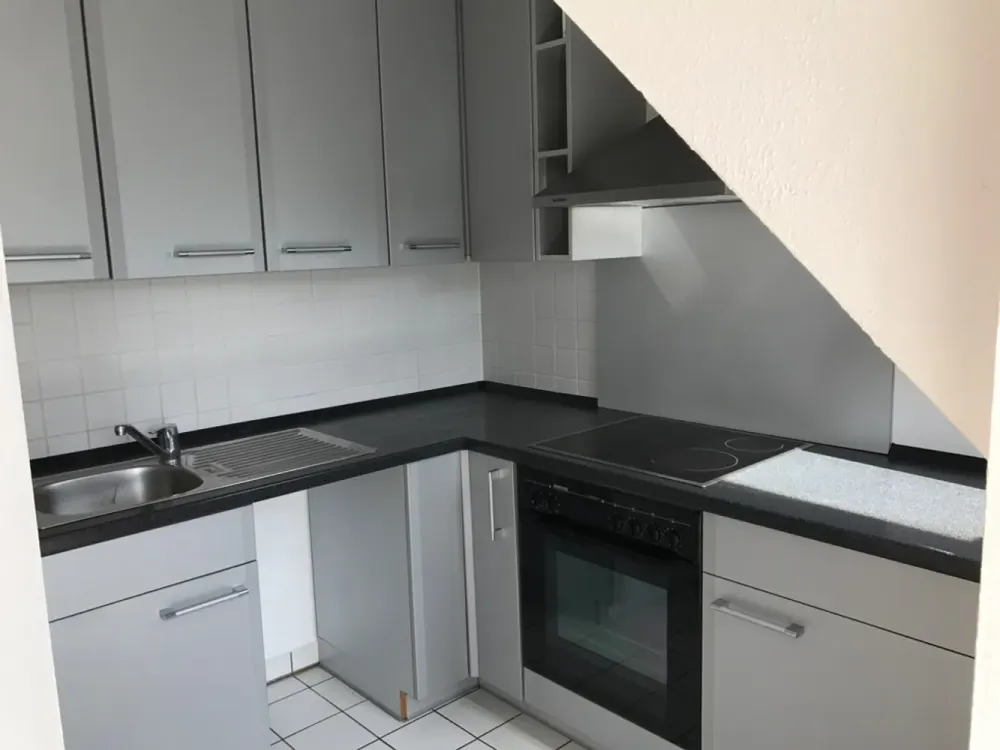 Geschmackvolle DG-Maisonette-Wohnung,offene Galerie mit 2 Zimmern, Balkon und EBK in MÜ-Nymphenburg