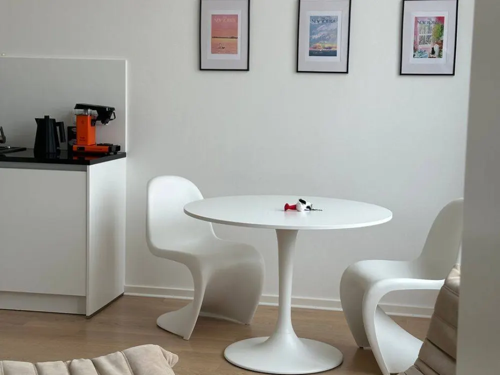 Frisch modernisiertes Apartment mit Design Möbeln