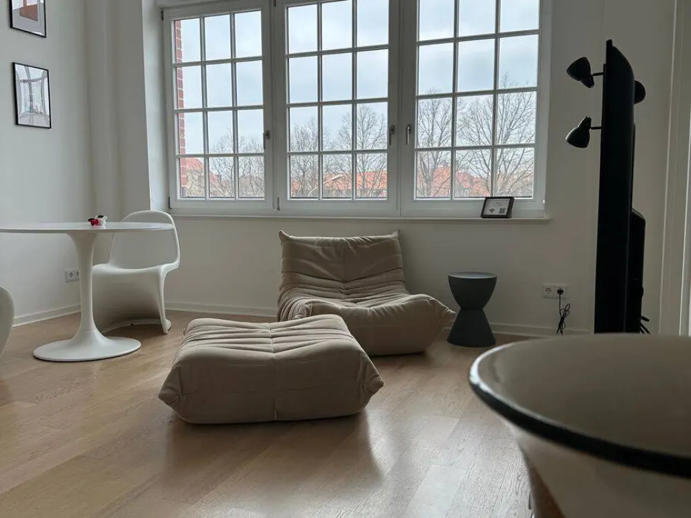 Frisch modernisiertes Apartment mit Design Möbeln