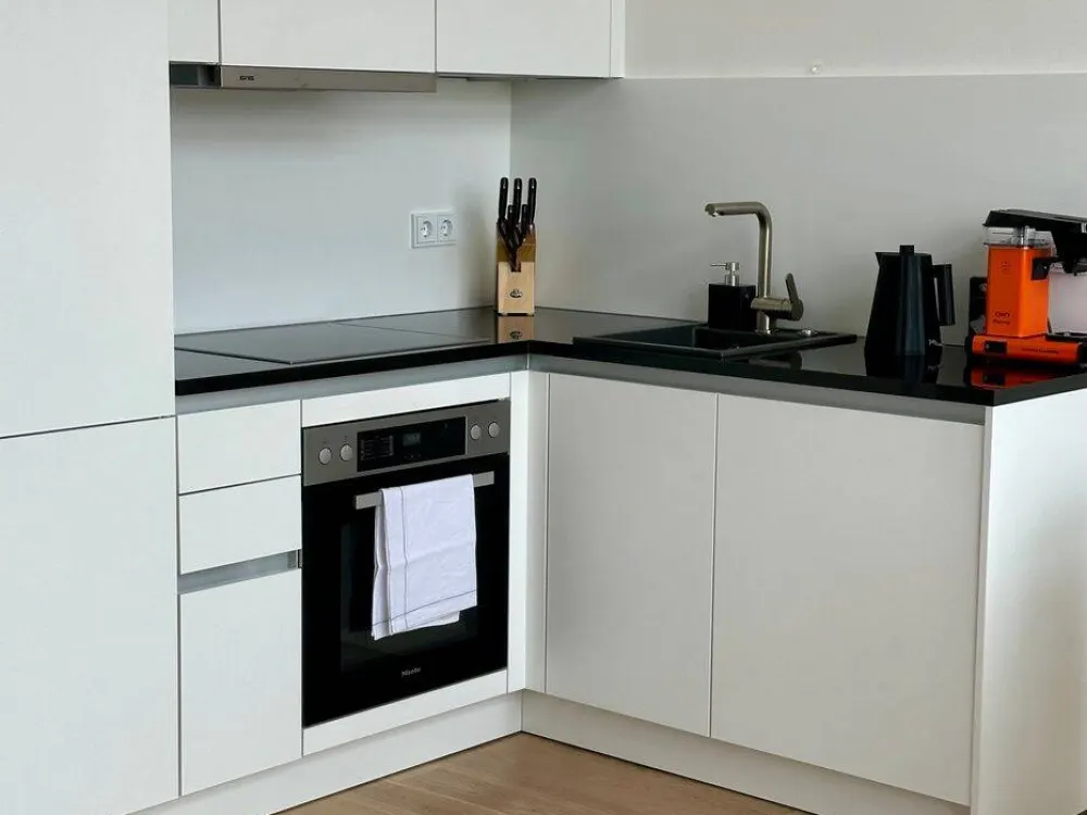 Frisch modernisiertes Apartment mit Design Möbeln