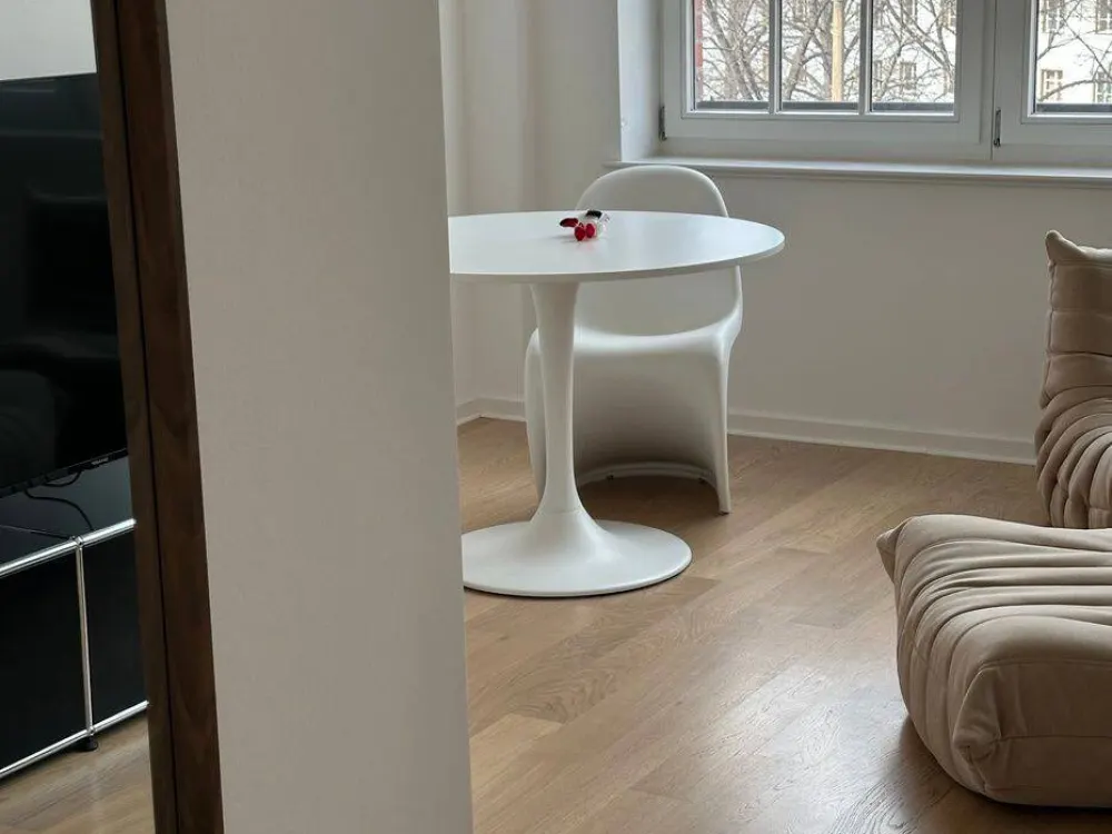Frisch modernisiertes Apartment mit Design Möbeln
