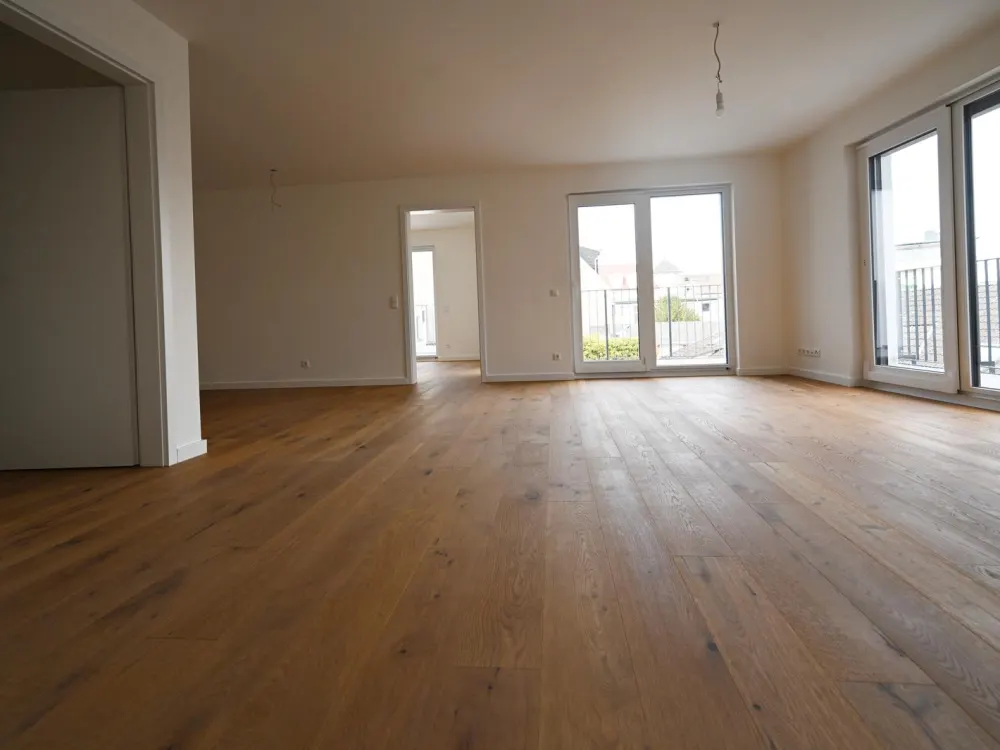 Neubau - Erstbezug geräumige 2 ZKB Balkon + Abstellraum
