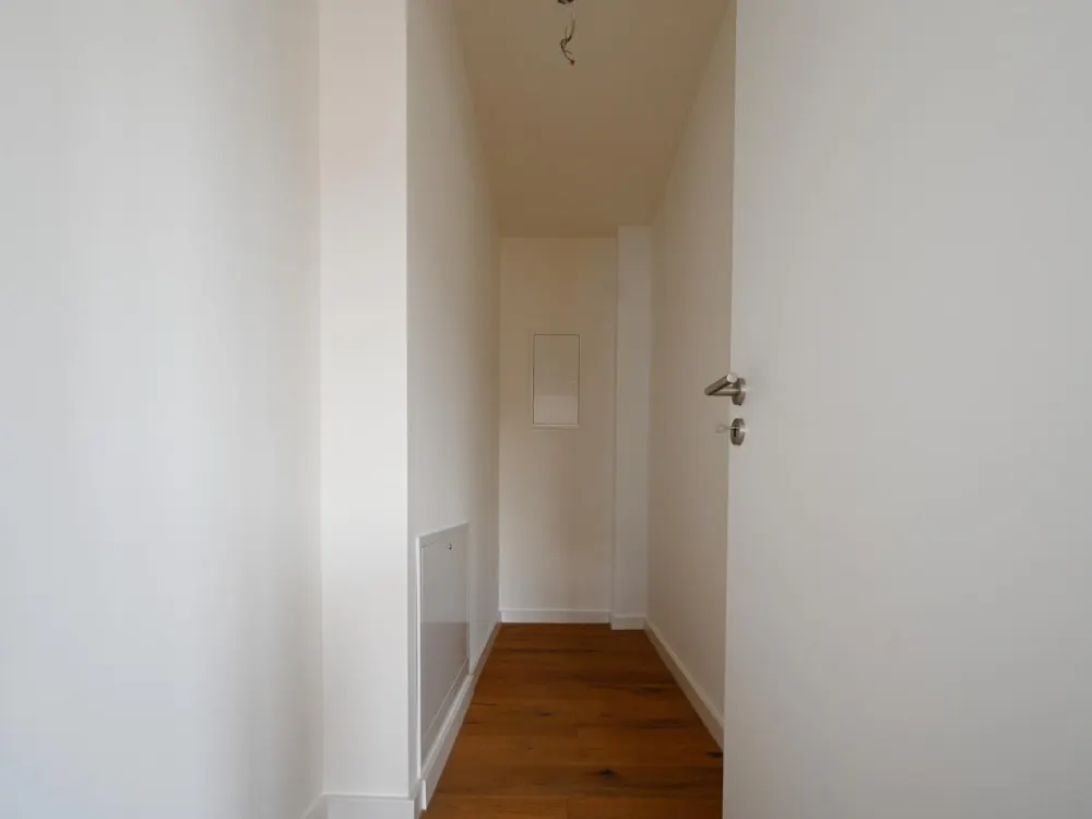 Neubau - Erstbezug geräumige 2 ZKB Balkon + Abstellraum
