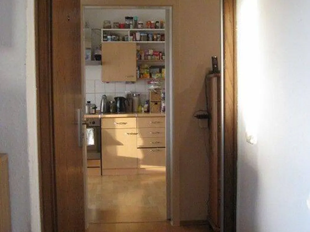 Bright spacious 2-room apartment with 23 sqm roof terrace (southwest) in a quiet 4-family house