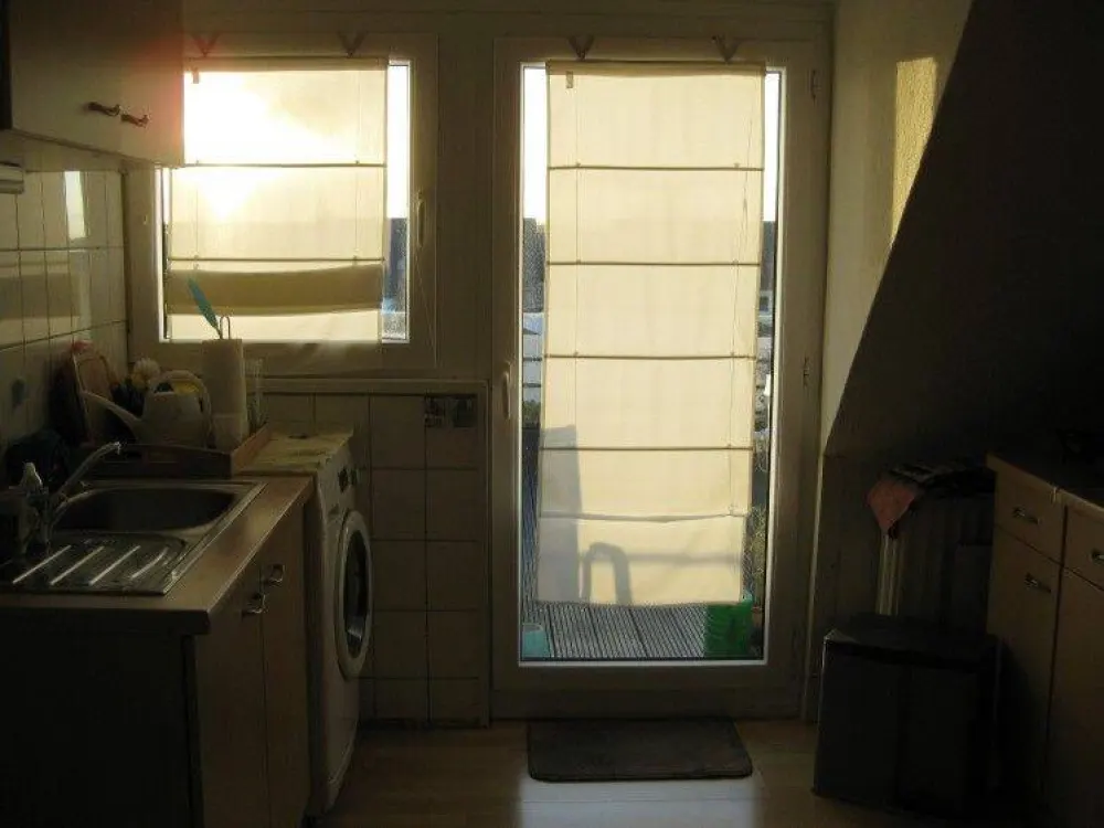 Bright spacious 2-room apartment with 23 sqm roof terrace (southwest) in a quiet 4-family house