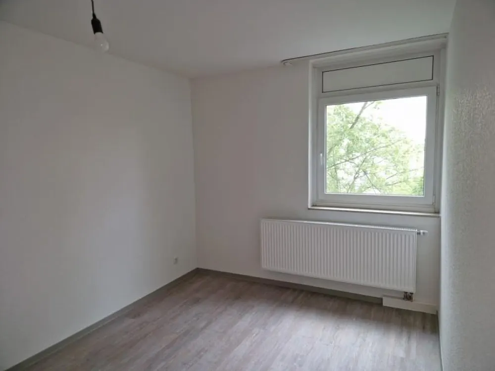 Die gefällt mir: günstig geschnittene und renovierte 2-Zimmer-Wohnung mit Balkon!