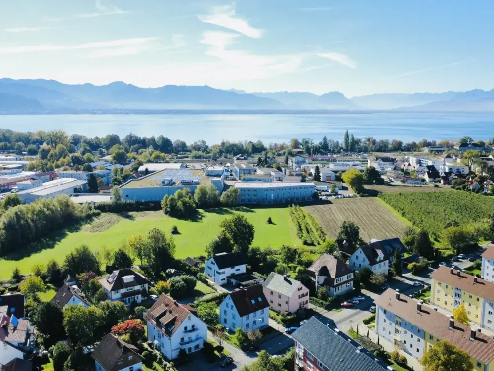 Neuwertige 2-Zimmer-Erdgeschosswohnung mit Terrasse, Garten und Tiefgaragenstellplatz