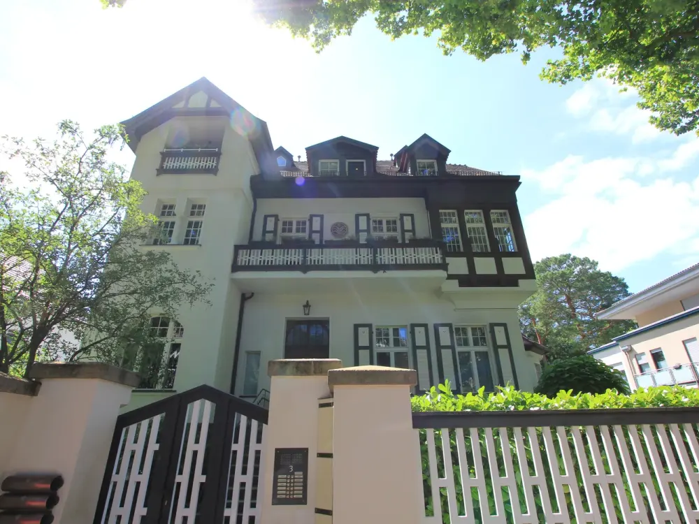 Wohnen in einer herrschaftlichen Villa, Erstbezug nach Sanierung in Berlin-Nikolassee!