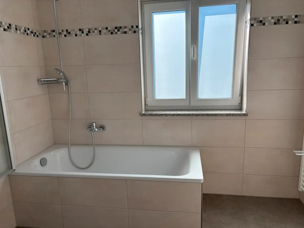 Schöne, helle zwei Zimmer Wohnung