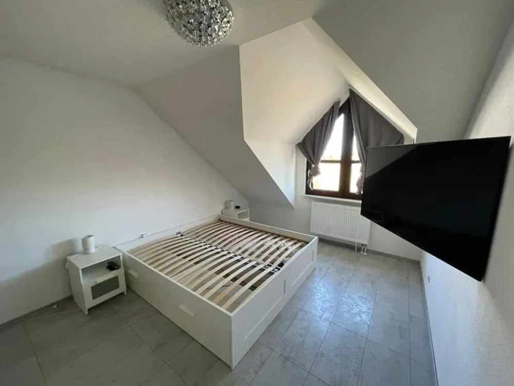Stilvoll möblierte 2-Zimmer-Dachgeschosswohnung