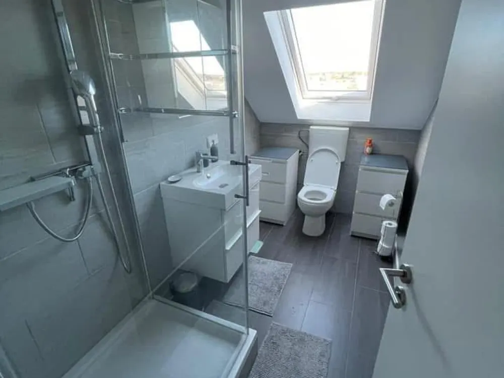 Stilvoll möblierte 2-Zimmer-Dachgeschosswohnung