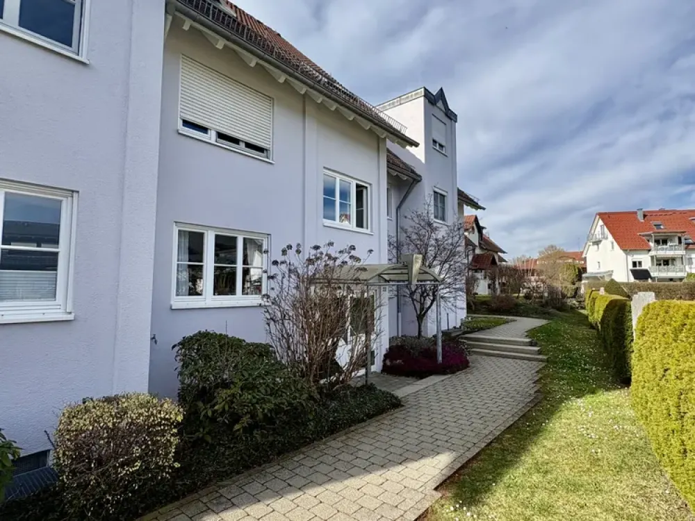 Schicke 2 Zimmer Dachgeschosswohnung mit Balkon