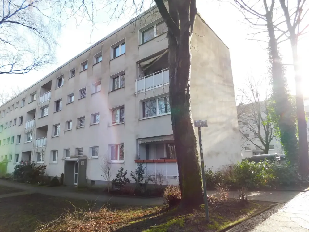 Einzugsbereite EG-Wohnung mit Einbauküche und Balkon!