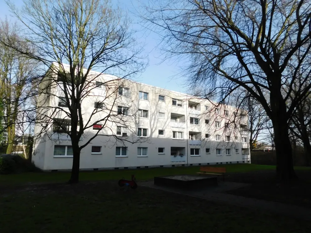 Einzugsbereite EG-Wohnung mit Einbauküche und Balkon!