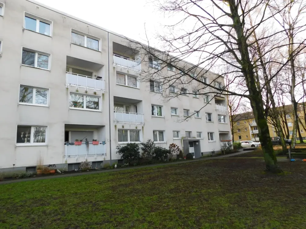 Einzugsbereite EG-Wohnung mit Einbauküche und Balkon!