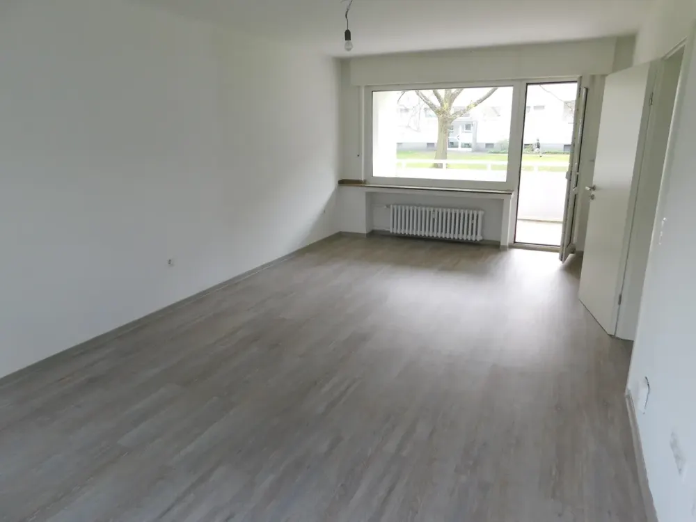 Einzugsbereite EG-Wohnung mit Einbauküche und Balkon!