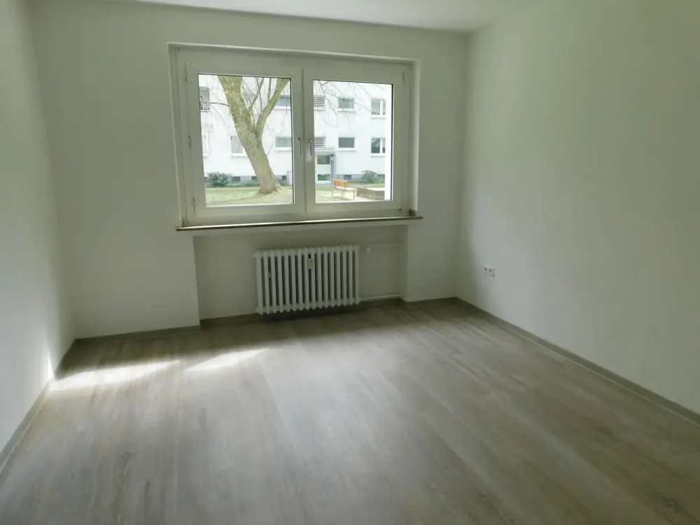 Einzugsbereite EG-Wohnung mit Einbauküche und Balkon!