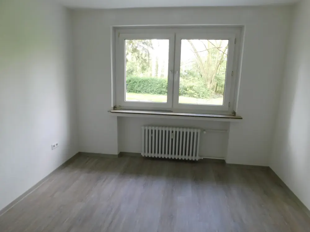 Einzugsbereite EG-Wohnung mit Einbauküche und Balkon!