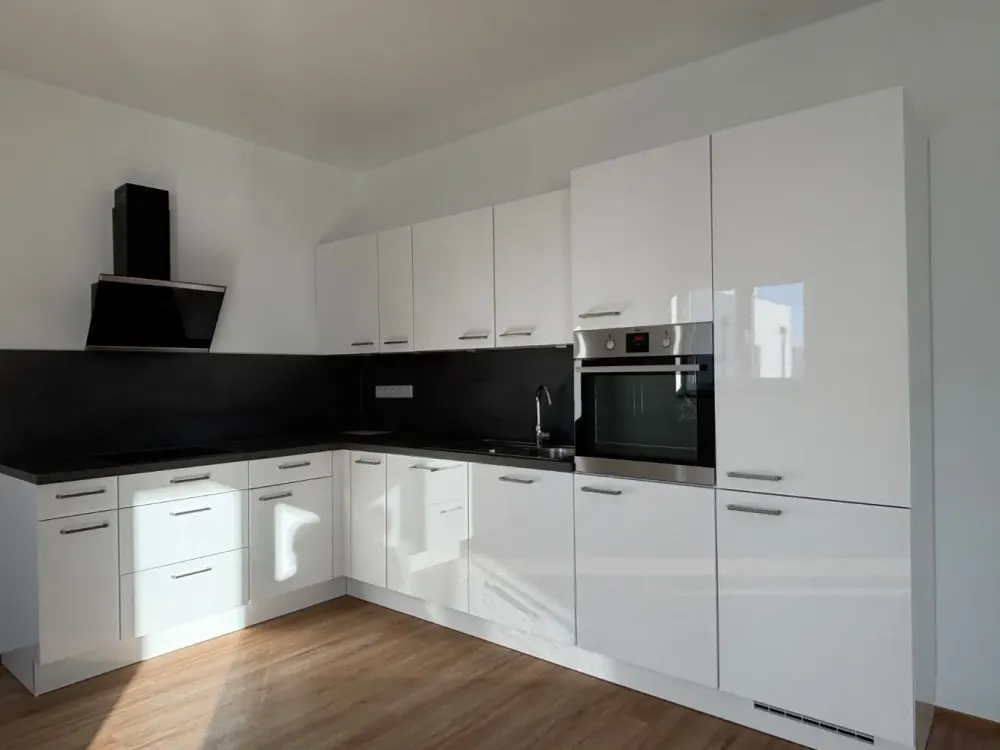 Moderne 2 Zimmer Wohnung mit Balkon und Einbauküche!