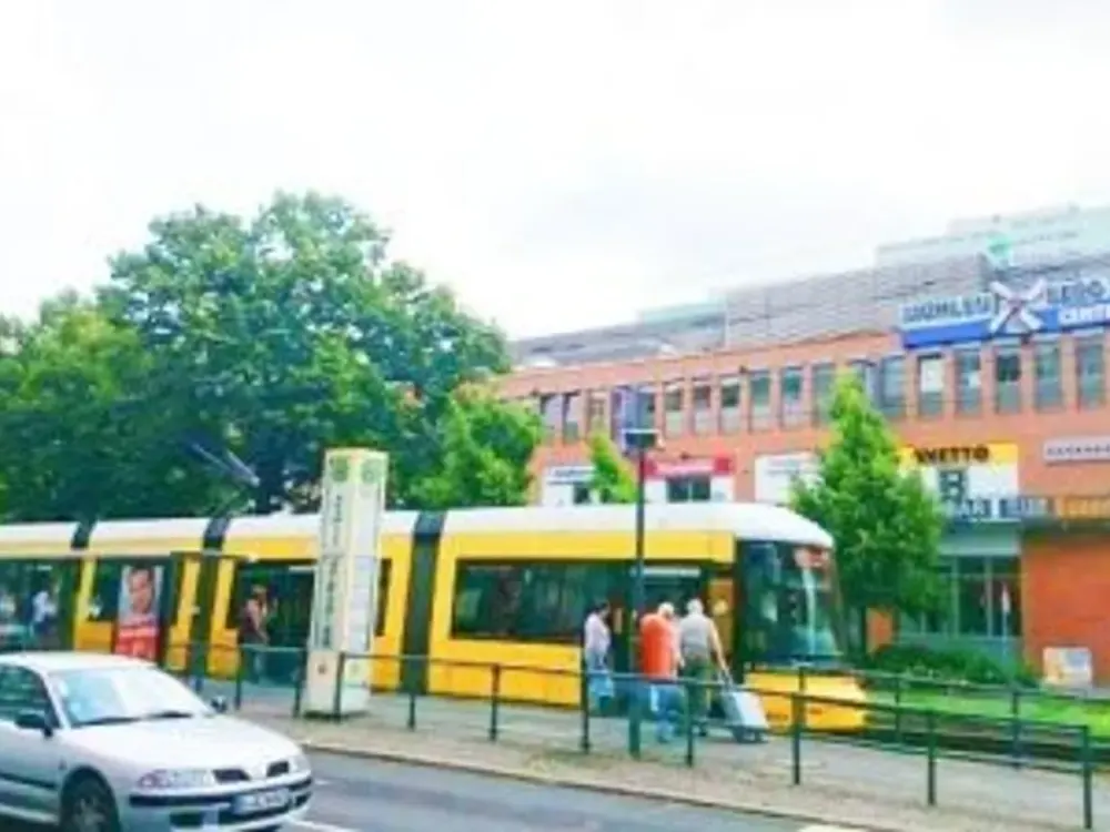 Moderne & gepflegte 2-Zi-Wg. (im 2. OG) im Prenzl.Berg, Balkon, EBK, Parkett, optional TG-Stellplatz