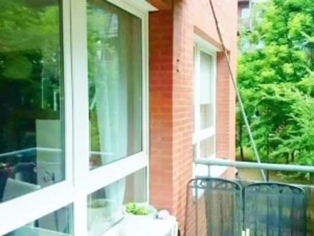 Moderne & gepflegte 2-Zi-Wg. (im 2. OG) im Prenzl.Berg, Balkon, EBK, Parkett, optional TG-Stellplatz