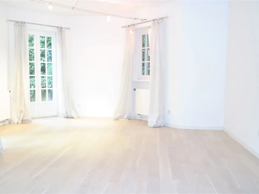 Exklusive 2-Zi-Einliegerwohnung in bester Wohnlage am Bopser