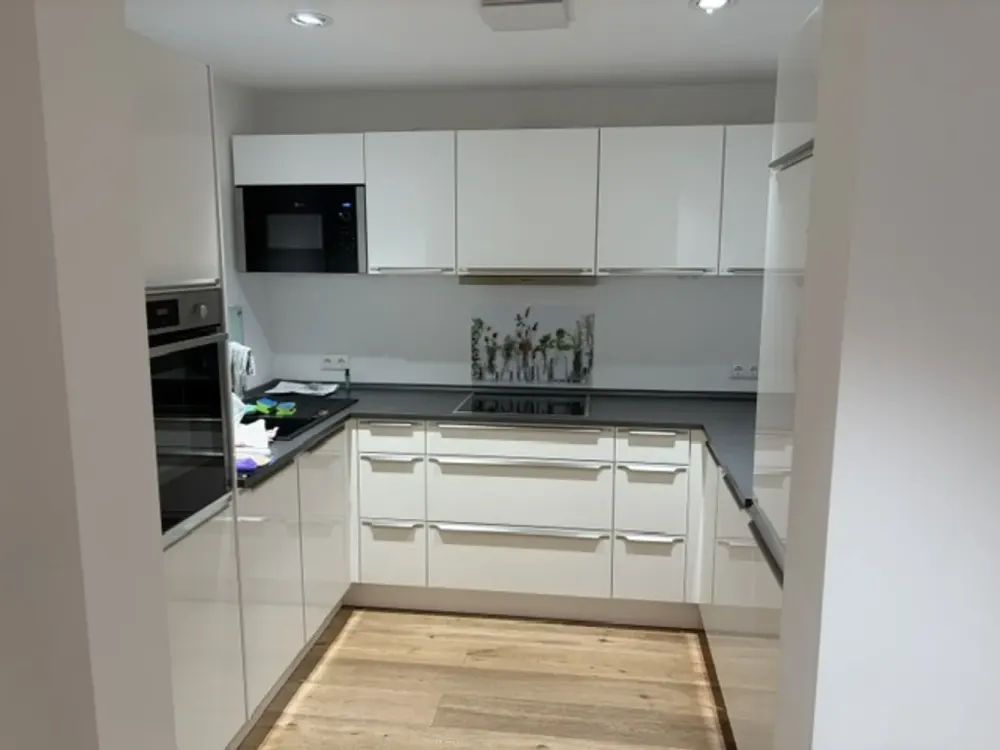 Exklusive und seniorengerechte 2 ½ -Zimmer-Whg mit Balkon und hochwertiger Einbauküche in SG Wald