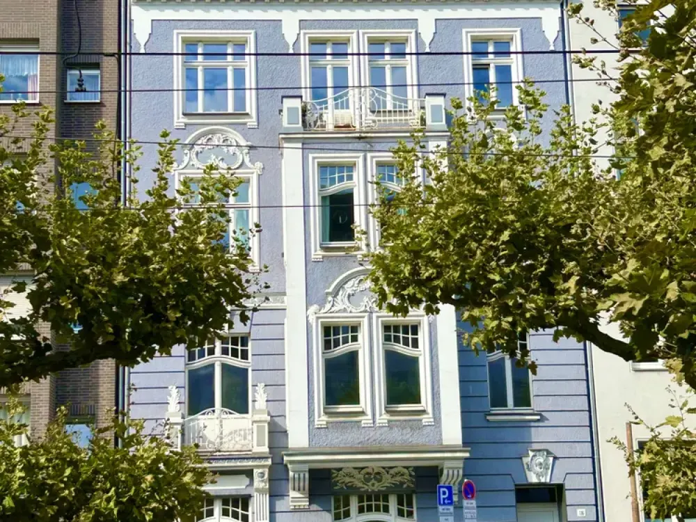 Historischer Altbau in Oberkassel: 3-Zimmer-Maisonette-Wohnung