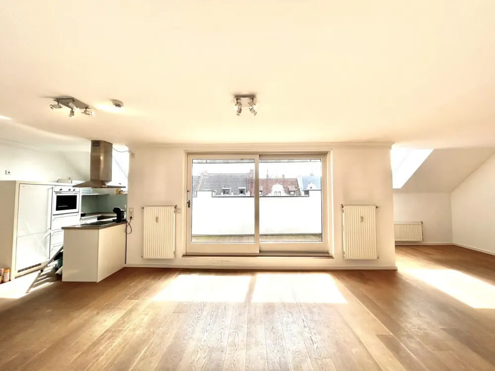 Historischer Altbau in Oberkassel: 3-Zimmer-Maisonette-Wohnung