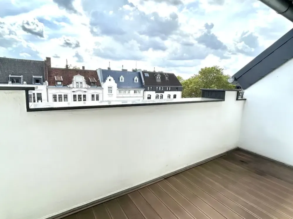 Historischer Altbau in Oberkassel: 3-Zimmer-Maisonette-Wohnung