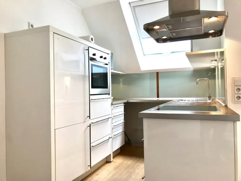 Historischer Altbau in Oberkassel: 3-Zimmer-Maisonette-Wohnung