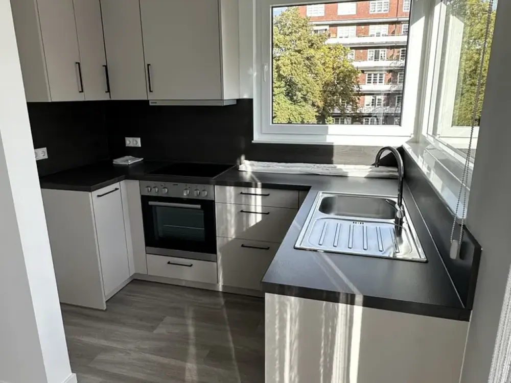 Freundliche 2-Zimmer-Wohnung im 1. OG mit Einbauküche und Balkon in Barmbek-Nord, Hamburg