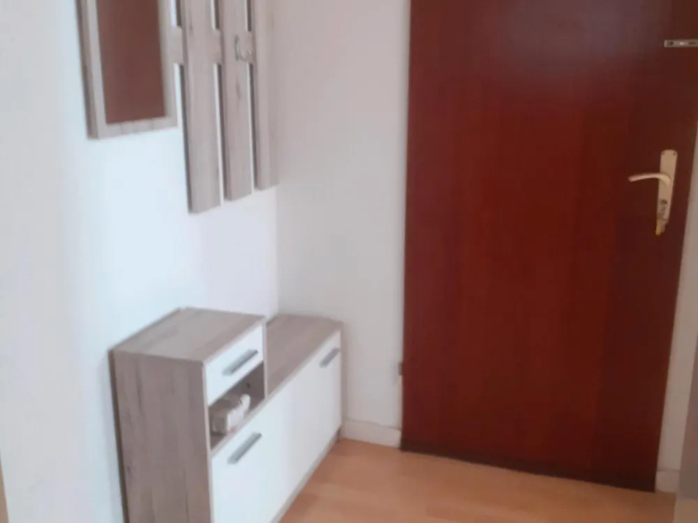 2 Zimmer mit v-Bad,PKW Stellplatz.ebkvhhh