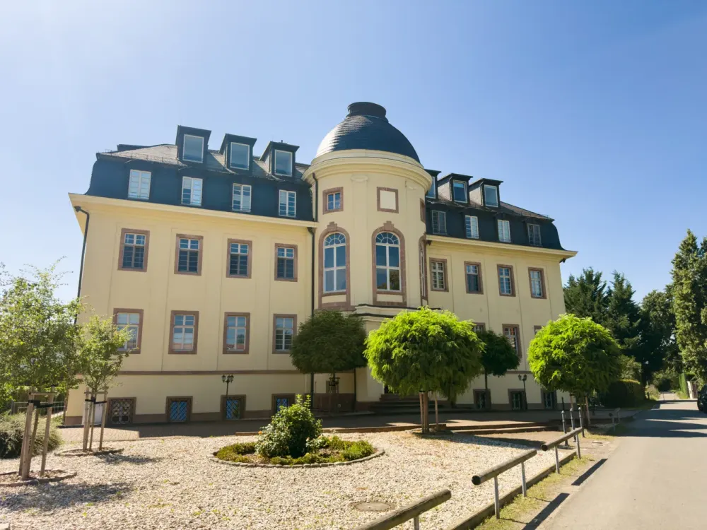 Wohntraum mit Seeblick! 5-Raum-DG-Maisonette mit Lift, Kamin, XL-Carport, EBK, Sauna u.v.a.m.